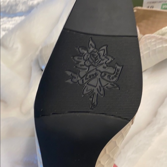 Faux Crocodile mule - Picture 2 of 6